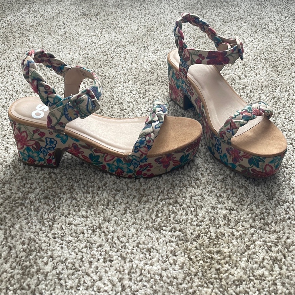 SO floral platform sandal